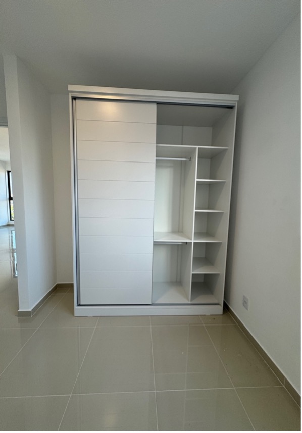 Quarto 3 com armários